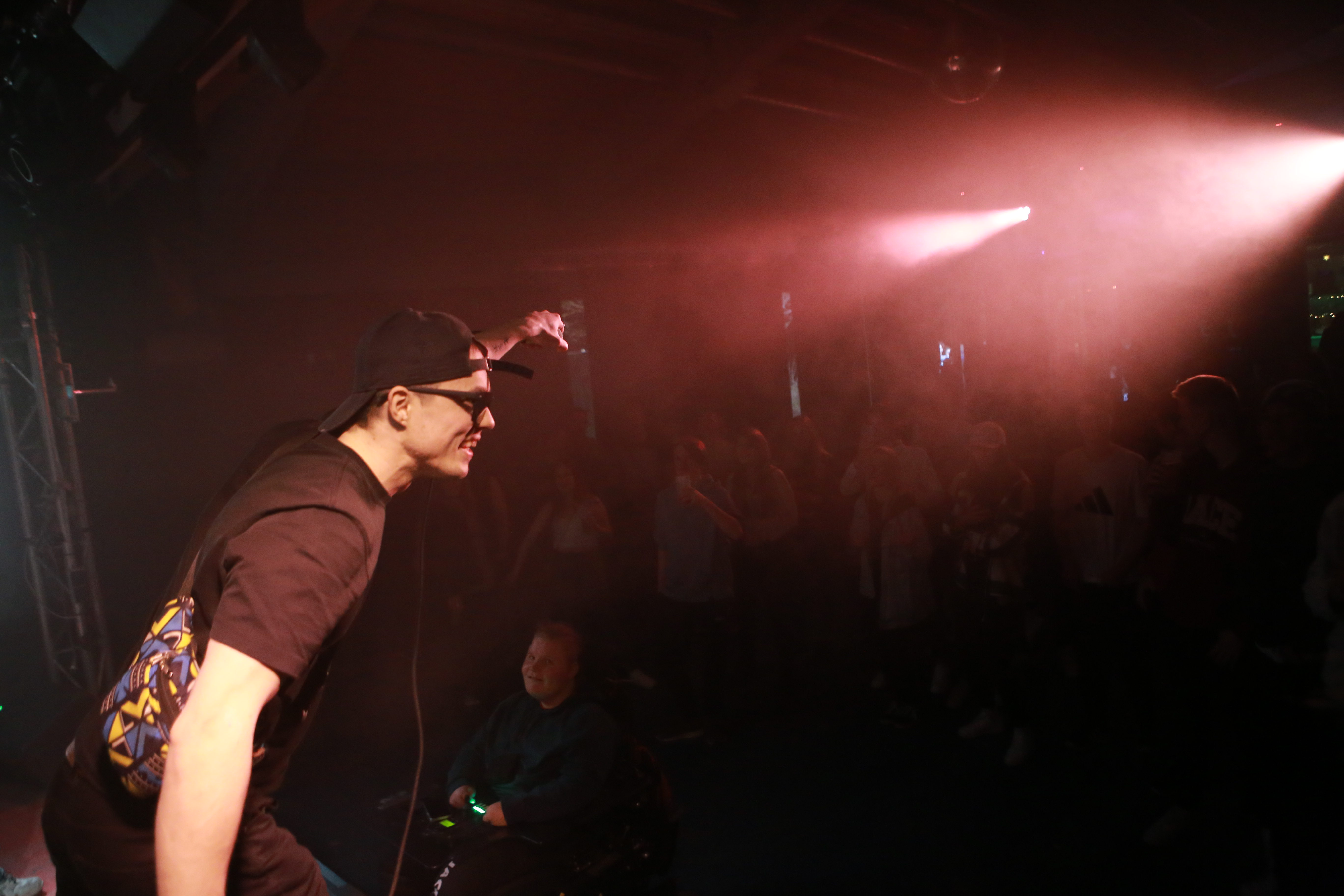 KG Chris auf der Bühne beim Hip Hop Fuel Konzert im V8 Venue